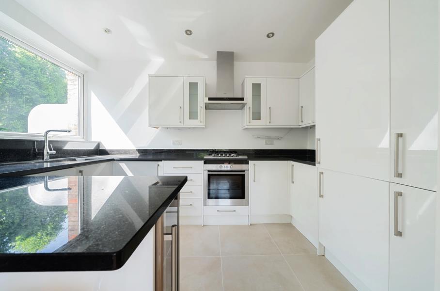 3 bed Apartment for rent in Northwood. From Robsons