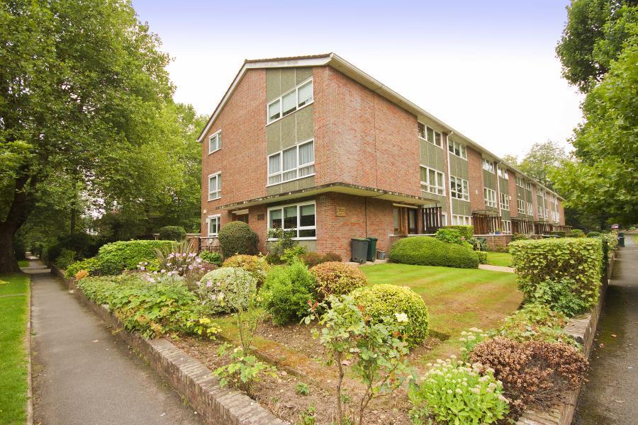 2 bed Apartment for rent in Northwood. From Robsons