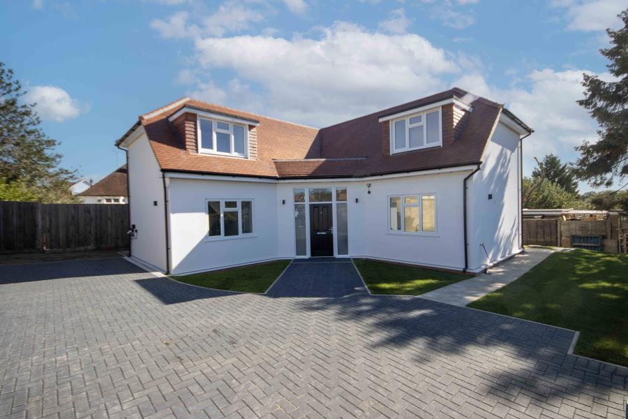 4 bed Detached for rent in Chorleywood. From Robsons