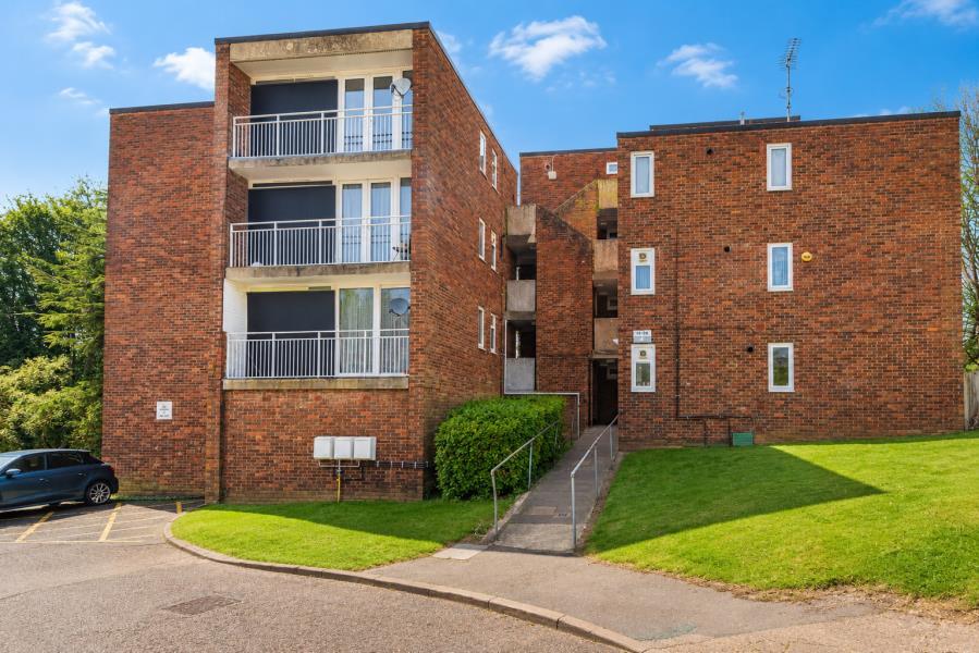1 bed 1st Floor Flat for rent in Northwood. From Robsons
