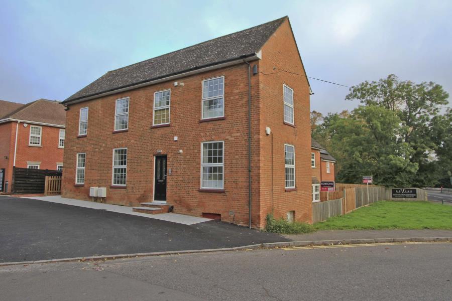 2 bed Apartment for rent in Northwood. From Robsons