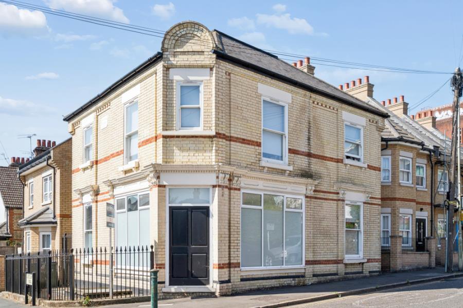 2 bed Apartment for rent in Watford. From Robsons