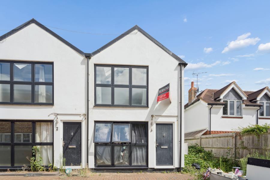 4 bed Studio for rent in Northwood. From Robsons