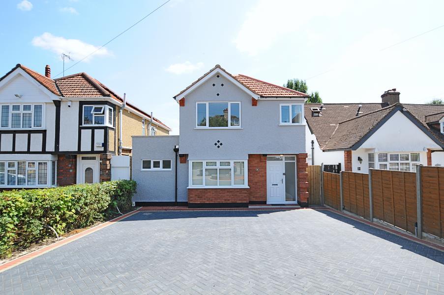 4 bed Mid Terraced House for rent in Northwood. From Robsons