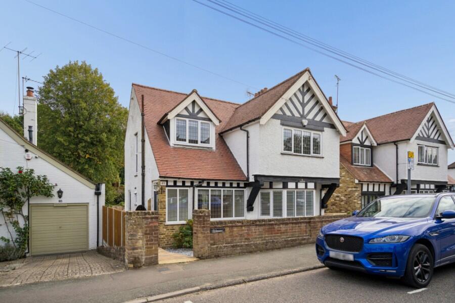 4 bed Detached for rent in Chorleywood. From Robsons