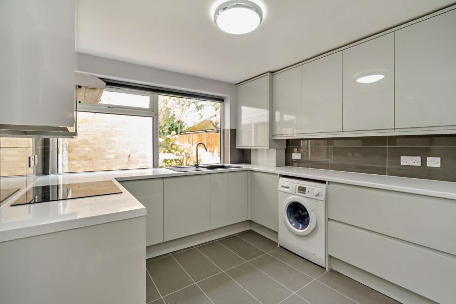 2 bed 1st Floor Flat for rent in Northwood. From Robsons