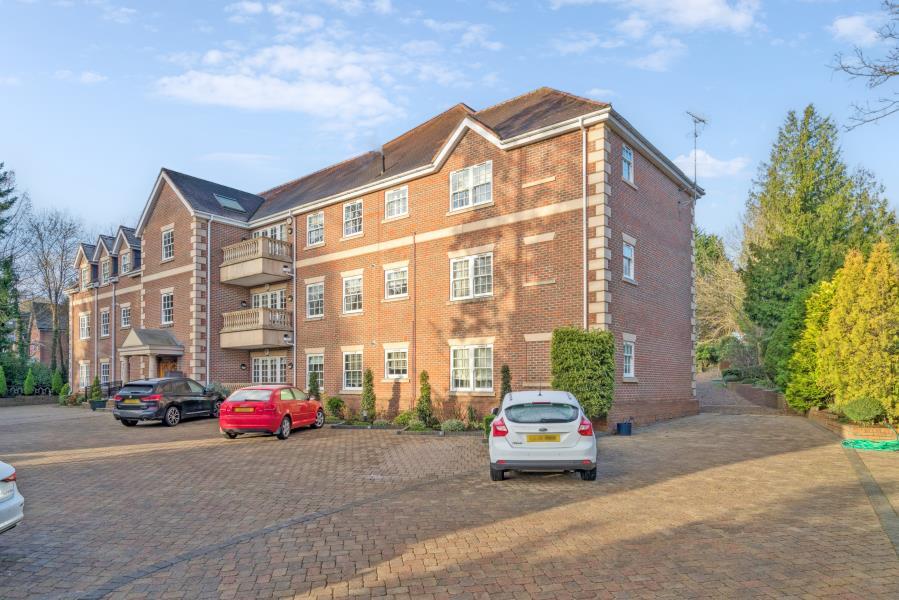 3 bed Apartment for rent in Northwood. From Robsons