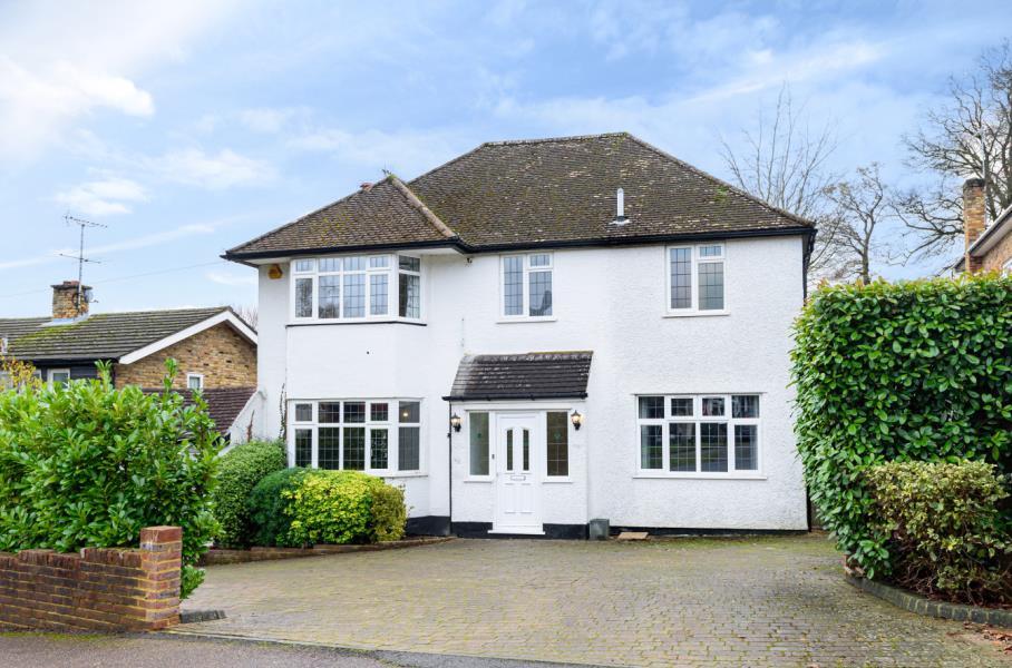 5 bed Detached for rent in Chorleywood. From Robsons
