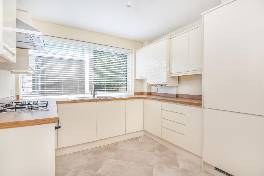 2 bed 1st Floor Flat for rent in Northwood. From Robsons