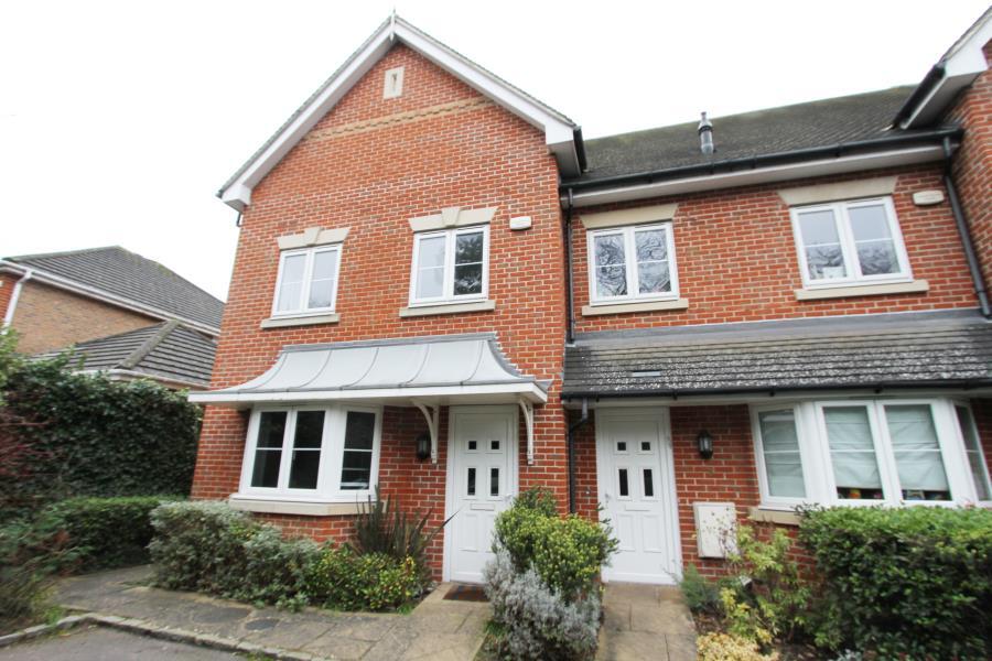 4 bed End of Terrace for rent in Northwood. From Robsons