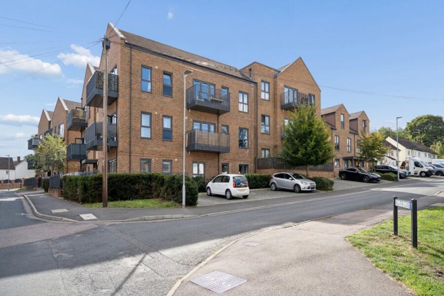 3 bed Apartment for rent in Bushey. From Robsons 3 bed Apartment for rent in Bushey. From Robsons