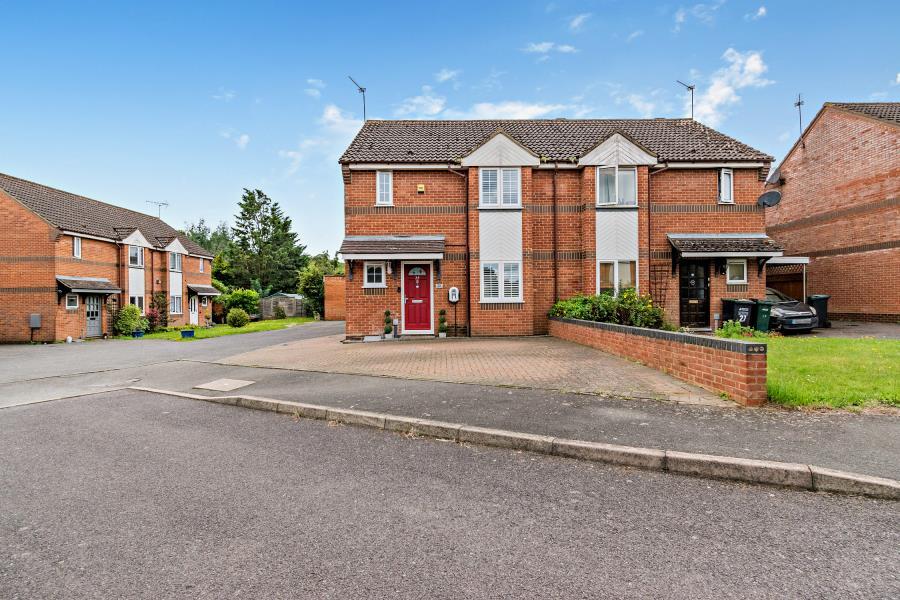 3 bed Semi Detached for rent in Maple Cross. From Robsons 3 bed Semi Detached for rent in Maple Cross. From Robsons