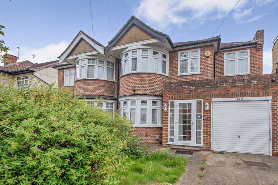 5 bed Semi Detached for rent in Pinner. From Robsons - Pinner 5 bed Semi Detached for rent in Pinner. From Robsons - Pinner