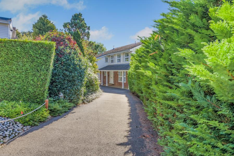 4 bed Detached for rent in Pinner. From Robsons - Pinner