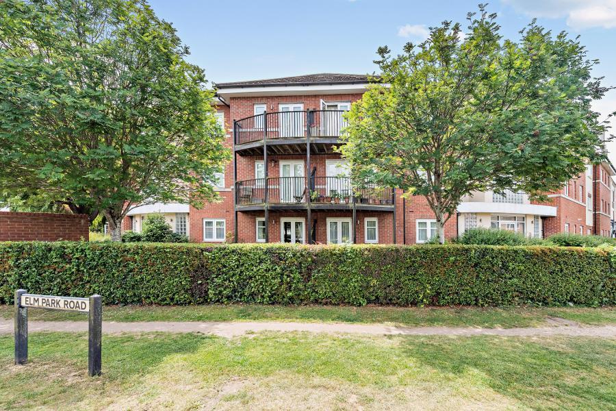 2 bed Apartment for rent in Pinner. From Robsons - Pinner