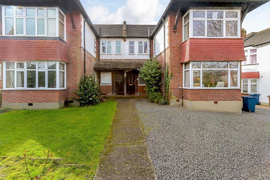 2 bed Annexe for rent in Pinner. From Robsons - Pinner