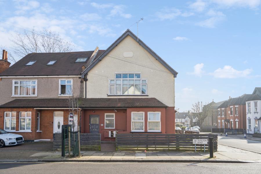 2 bed Duplex for rent in Harrow. From Robsons - Pinner