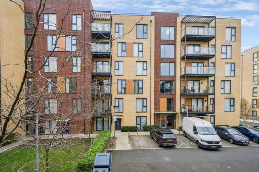 2 bed Apartment for rent in Hendon. From Robsons - Pinner