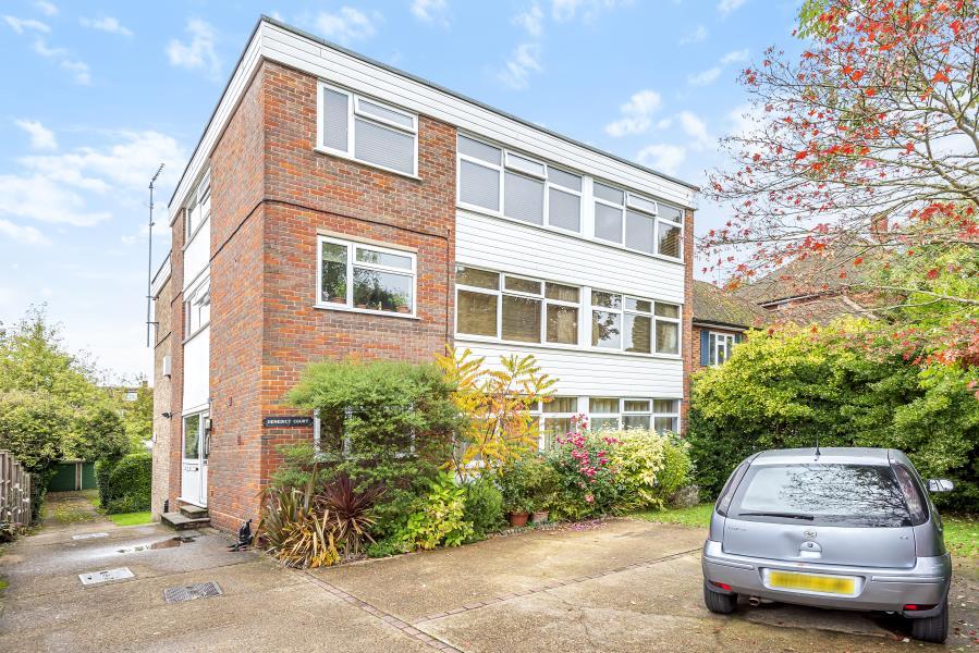 1 bed 1st Floor Flat for rent in Pinner. From Robsons - Pinner