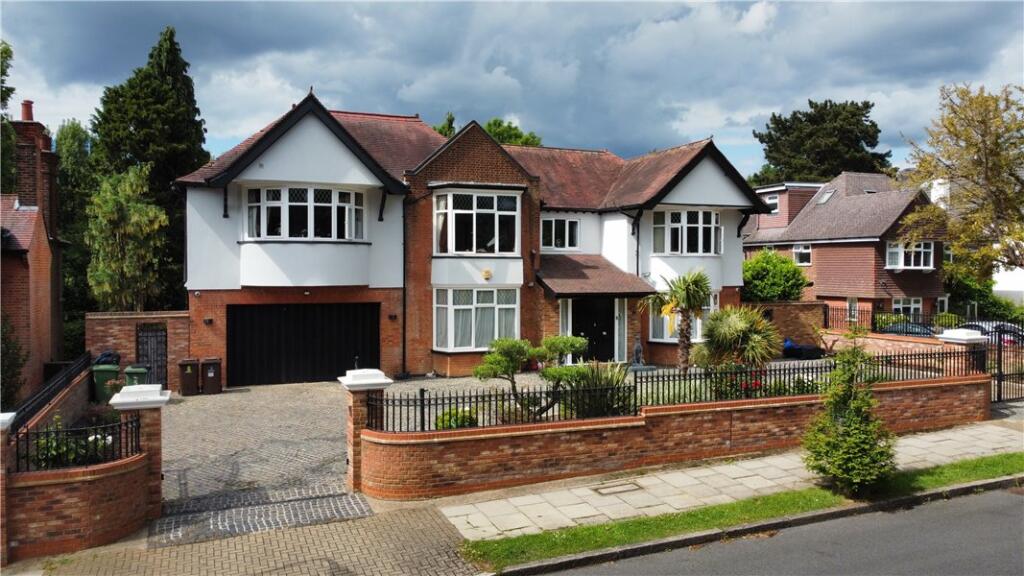 5 bed Detached for rent in Pinner. From Robsons - Pinner