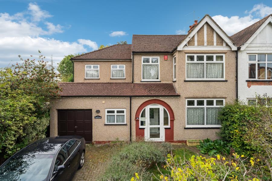 6 bed Semi Detached for rent in Pinner. From Robsons - Pinner 6 bed Semi Detached for rent in Pinner. From Robsons - Pinner