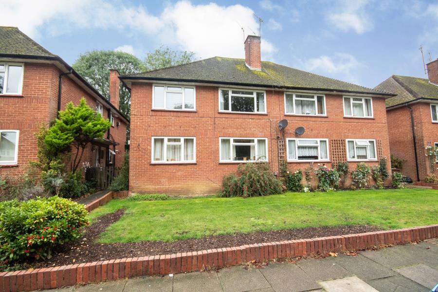 2 bed Annexe for rent in Pinner. From Robsons - Pinner