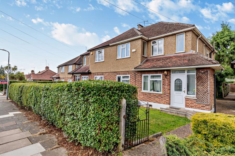 2 bed Annexe for rent in Pinner. From Robsons - Pinner