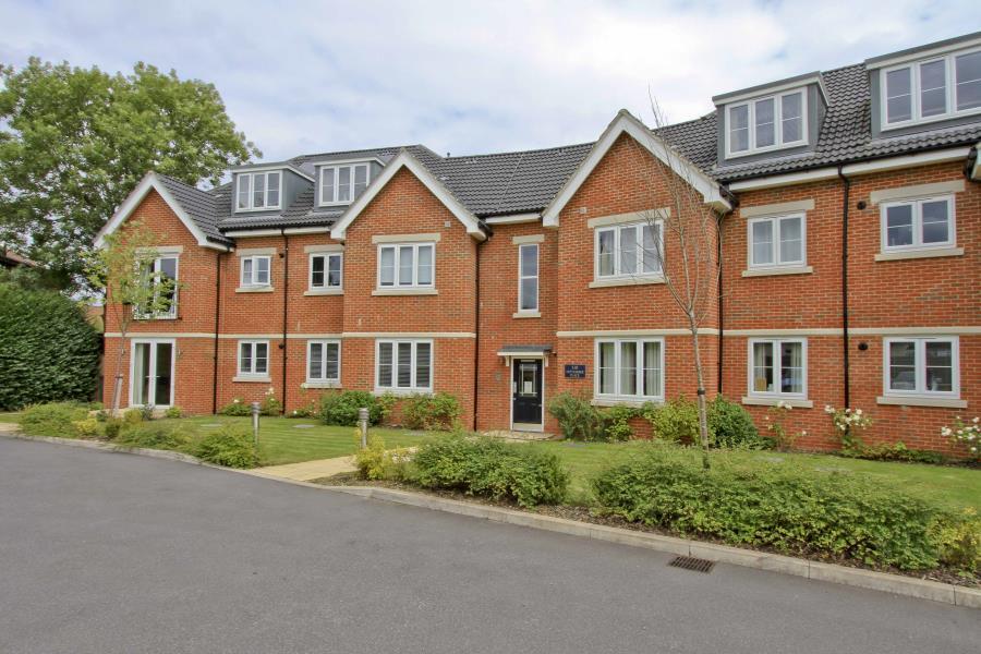 2 bed Apartment for rent in Harrow. From Robsons - Pinner