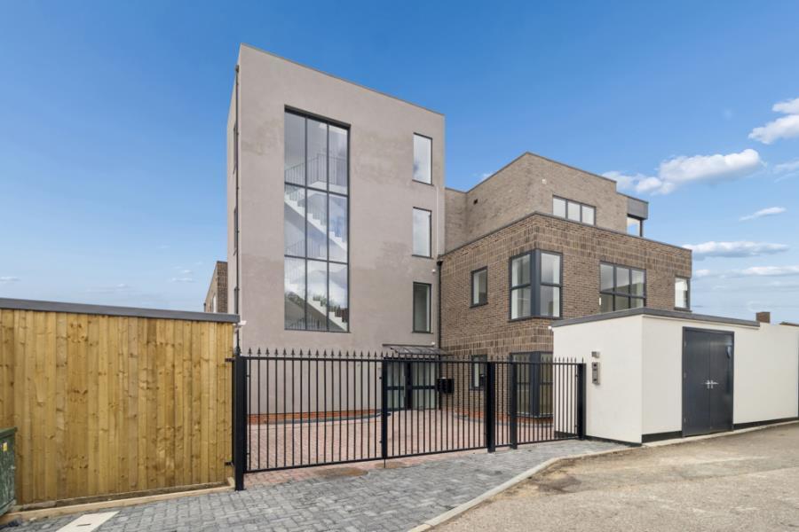 2 bed Apartment for rent in Harrow. From Robsons - Pinner