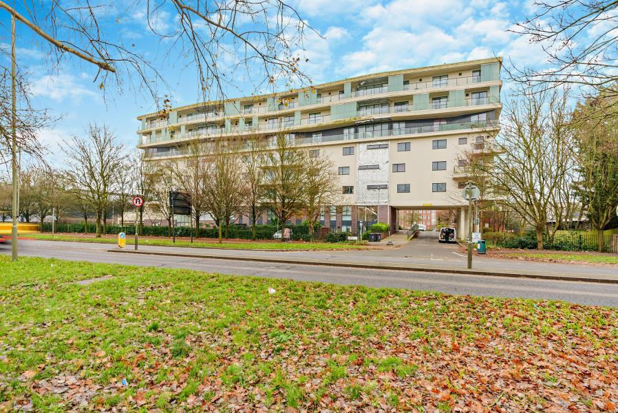 2 bed Apartment for rent in Stanmore. From Robsons - Pinner 2 bed Apartment for rent in Stanmore. From Robsons - Pinner