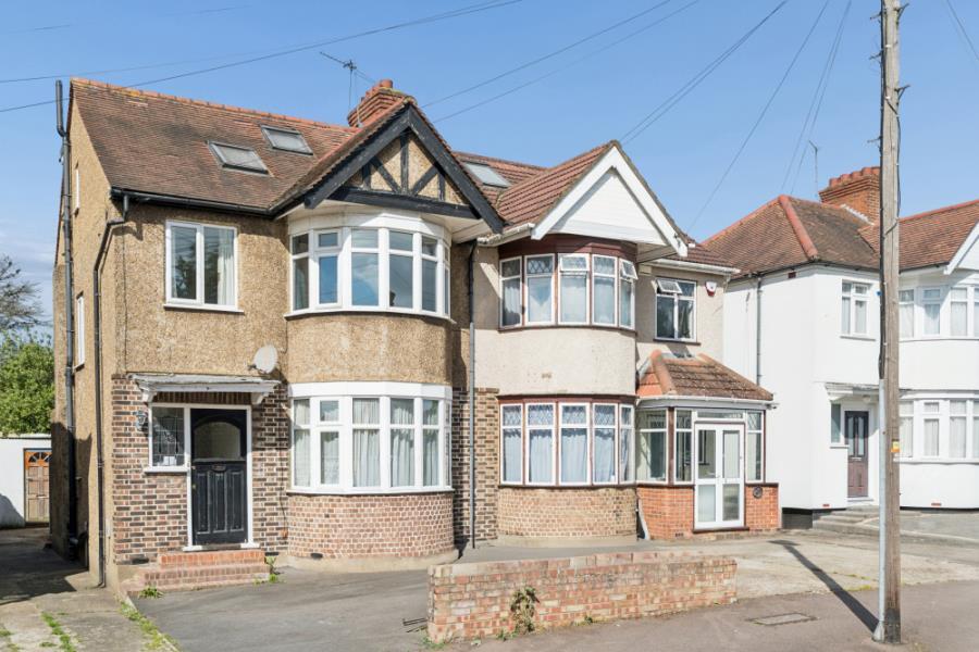 4 bed Semi Detached for rent in Kenton. From Robsons - Pinner