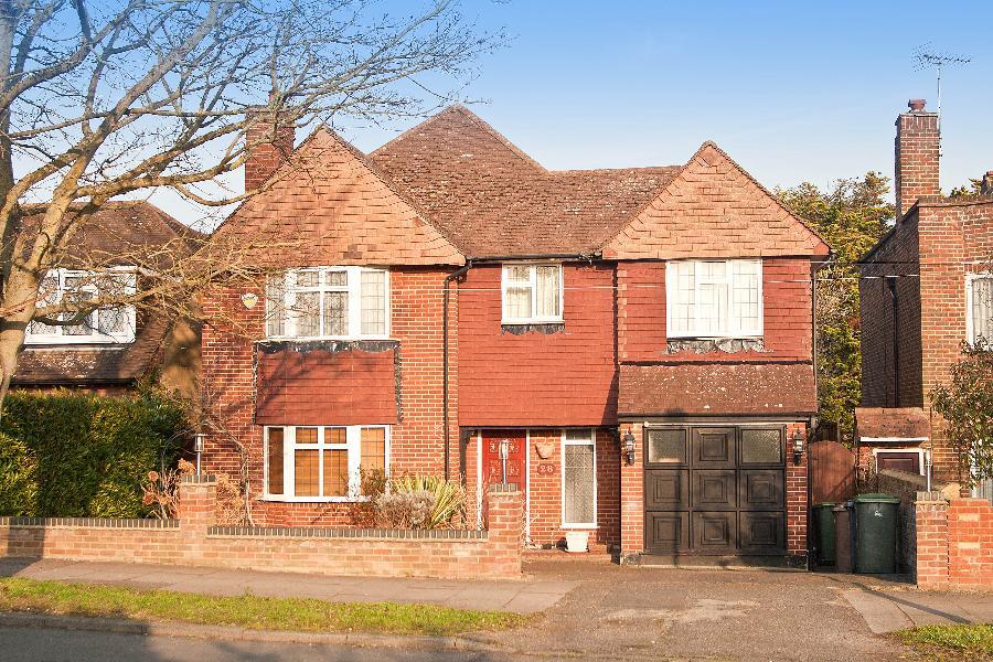 4 bed Detached for rent in Pinner. From Robsons - Pinner 4 bed Detached for rent in Pinner. From Robsons - Pinner