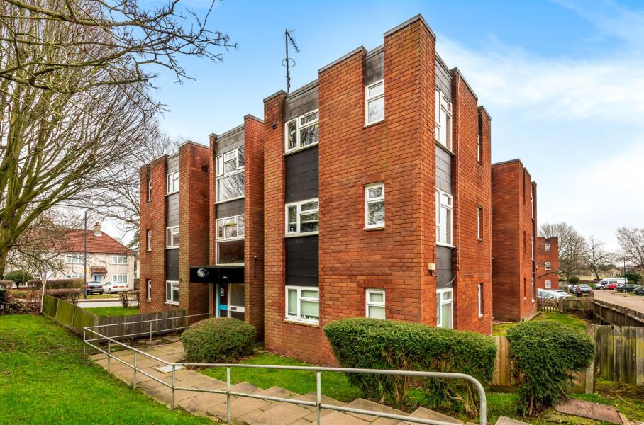 1 bed 1st Floor Flat for rent in Pinner. From Robsons - Pinner