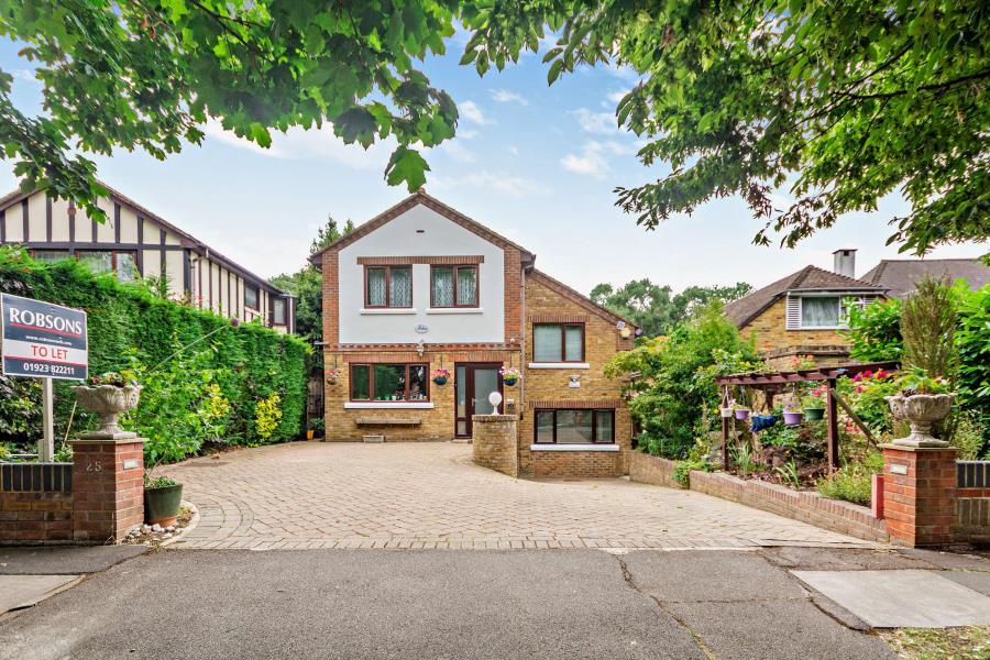4 bed Detached for rent in Pinner. From Robsons - Pinner