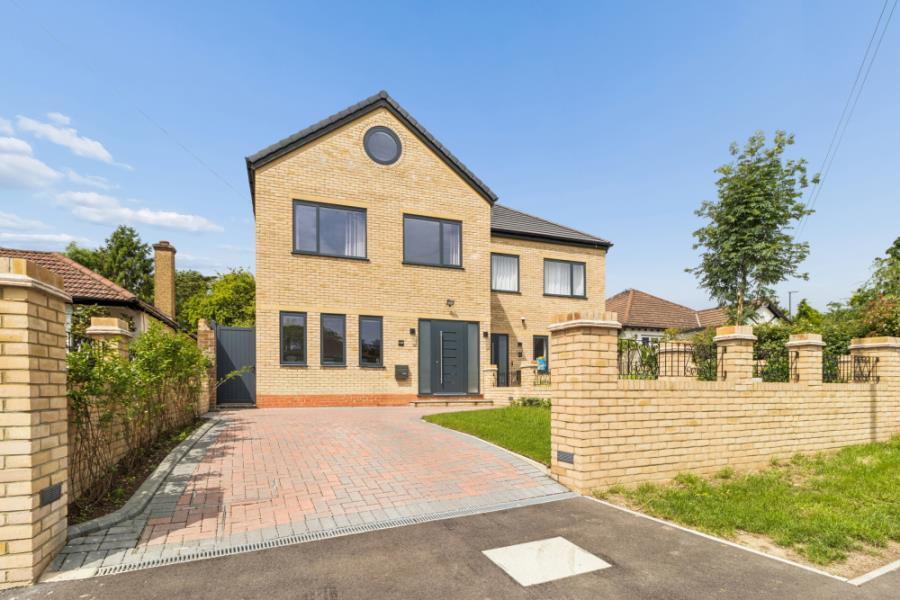 5 bed Semi Detached for rent in Pinner. From Robsons - Pinner