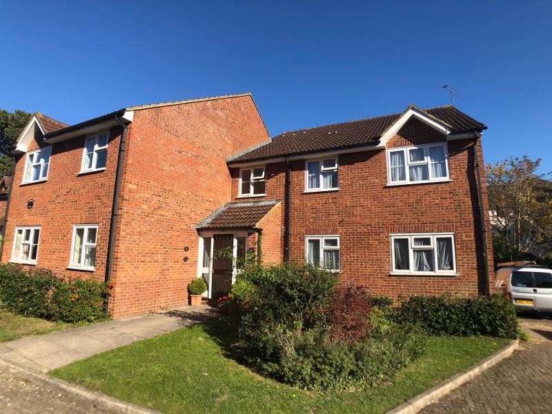 2 bed 1st Floor Flat for rent in Pinner. From Robsons - Pinner