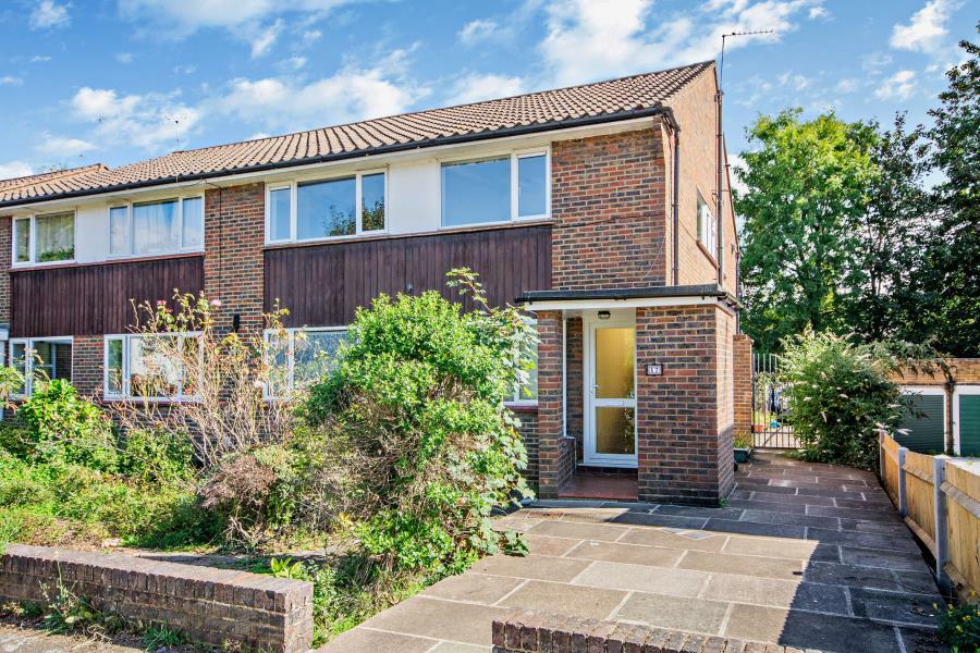 2 bed Annexe for rent in Pinner. From Robsons - Pinner