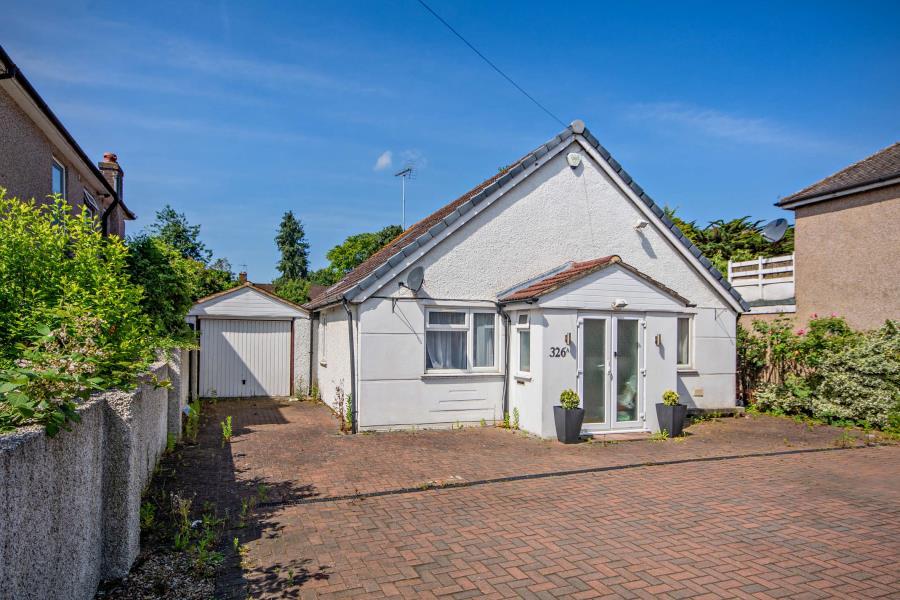 4 bed Bungalow for rent in Ruislip. From Robsons - Pinner