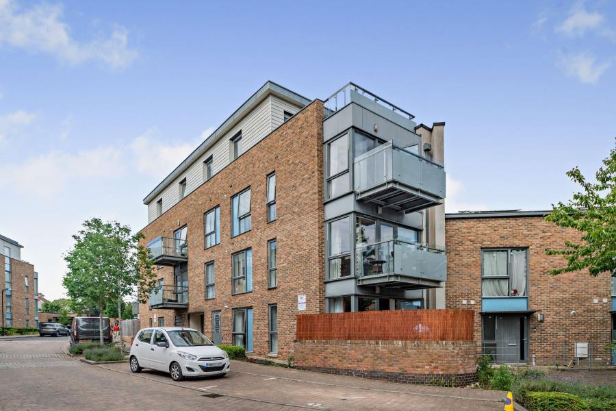 2 bed Apartment for rent in Pinner. From Robsons - Pinner