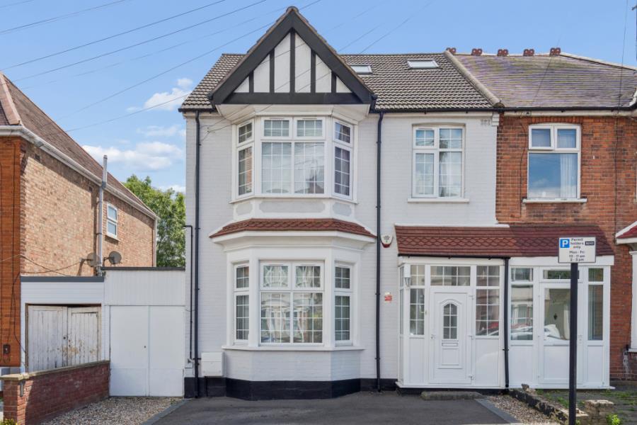 4 bed Semi Detached for rent in Harrow. From Robsons - Pinner