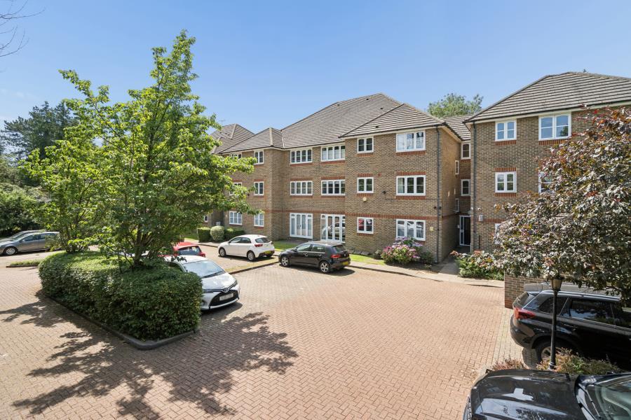 2 bed Apartment for rent in Pinner. From Robsons - Pinner