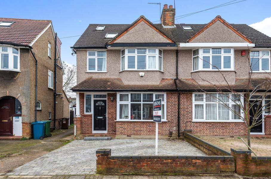 4 bed Semi Detached for rent in Pinner. From Robsons - Pinner