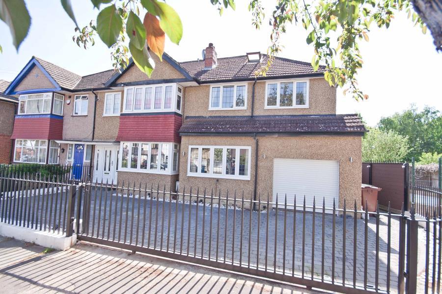 6 bed Semi Detached for rent in Pinner. From Robsons - Pinner