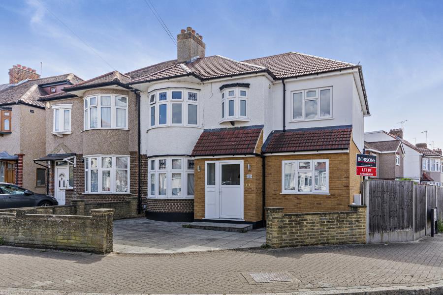 2 bed Apartment for rent in Harrow. From Robsons - Pinner