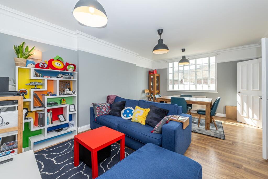 2 bed 1st Floor Flat for rent in Battersea. From Rochford Stokes