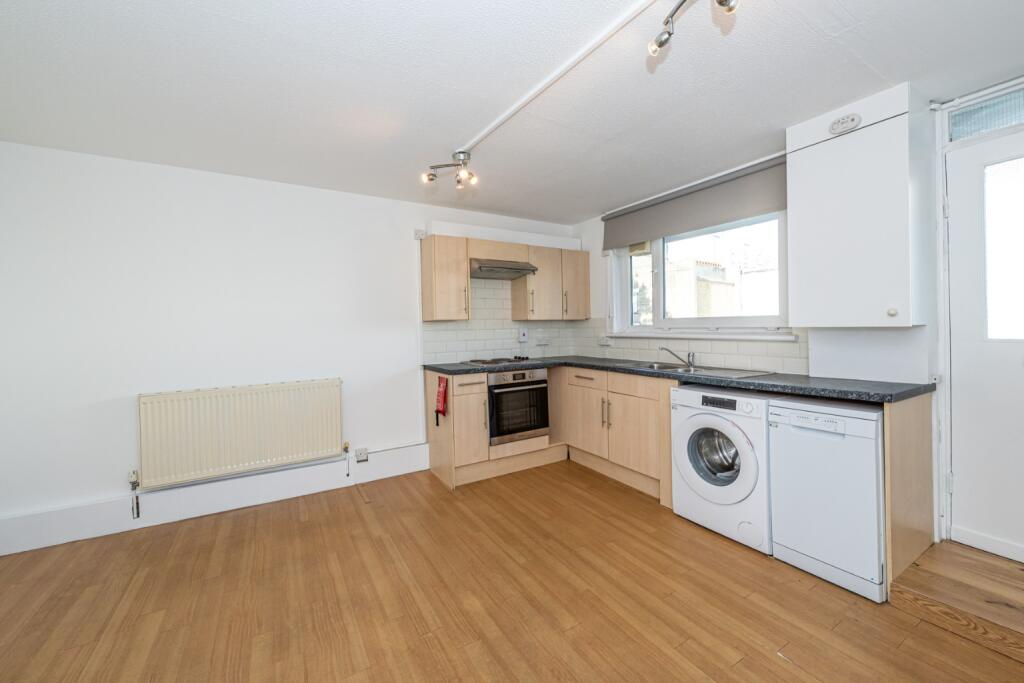 2 bed 1st Floor Flat for rent in Battersea. From Rochford Stokes