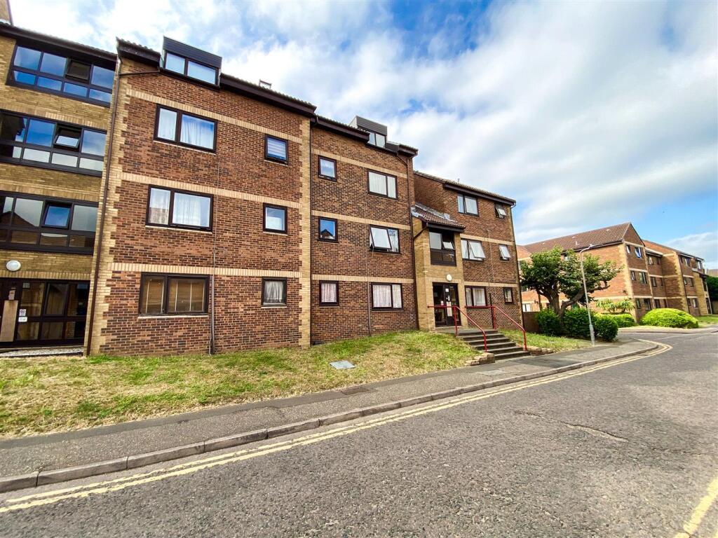 2 bed 1st Floor Flat for rent in Southend-on-Sea. From Gateway - Southend 2 bed 1st Floor Flat for rent in Southend-on-Sea. From Gateway - Southend