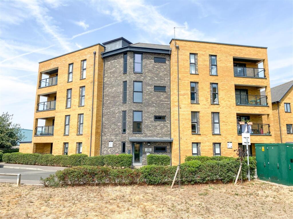 2 bed 1st Floor Flat for rent in Long Ditton. From Gateway - Southend 2 bed 1st Floor Flat for rent in Long Ditton. From Gateway - Southend