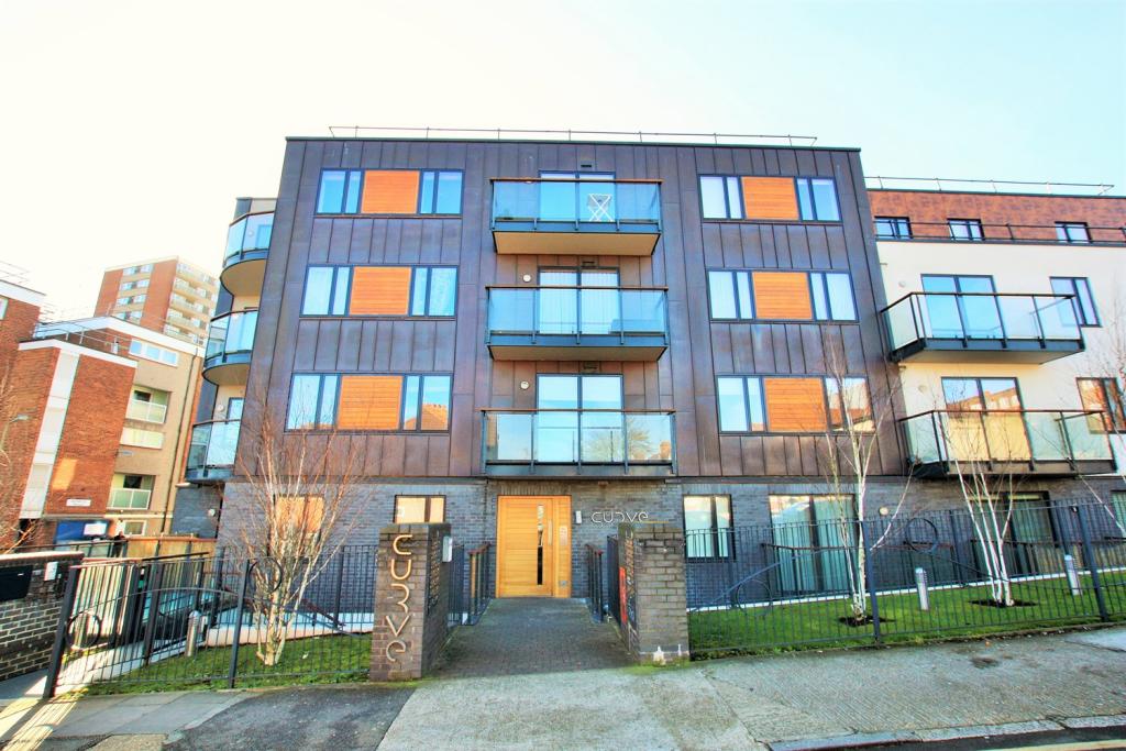 3 bed Flat for rent in Hendon. From Roundtree Real Estate