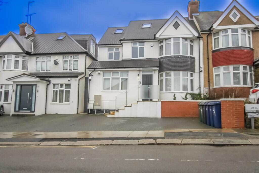 4 bed Detached House for rent in Hendon. From Roundtree Real Estate